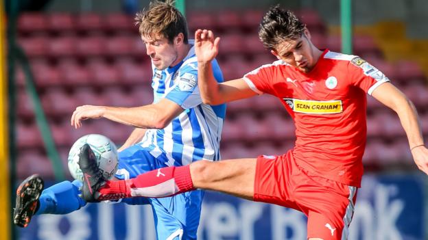 Irish Premiership: Kearney aims to close gap on Reds