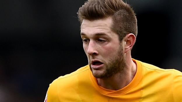 Tom Barkhuizen: Morecambe manager unhappy at Preston transfer deal