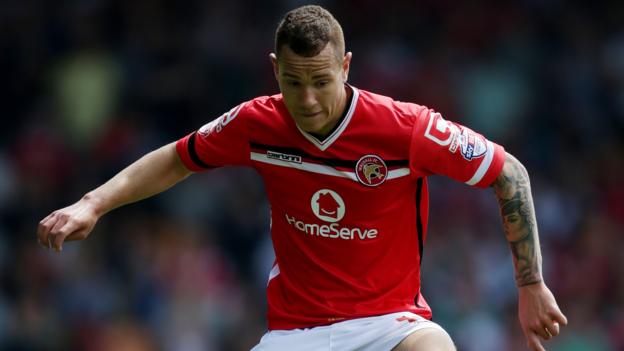 Kieron Morris: Walsall winger signs one-year Saddlers contract extension