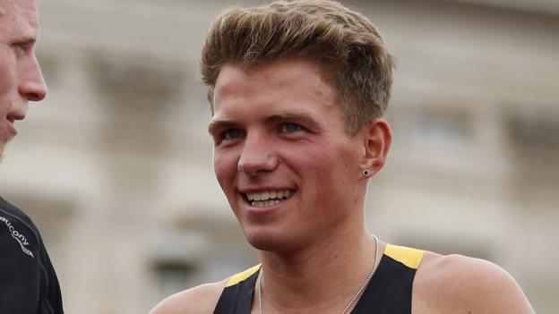 Andrew Butchart wins 5000m at British Championships to seal Olympics spot - BBC News
