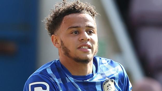 Wes Atkinson: Notts County defender joins Gateshead on month-long loan