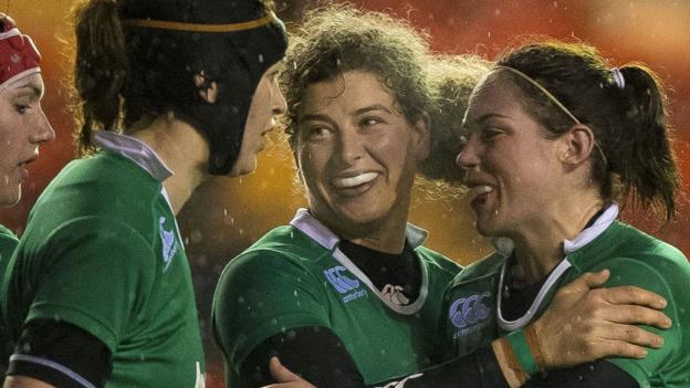 Women's Six Nations: Ireland beat Scotland with dramatic late try