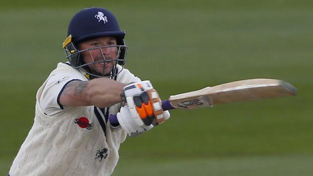 Leicestershire v Kent: Darren Stevens ton leads visitors to draw