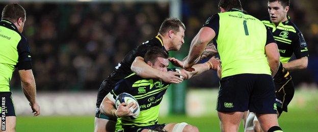 Dylan Hartley swings his arm in a high tackle on Sean O'Brien