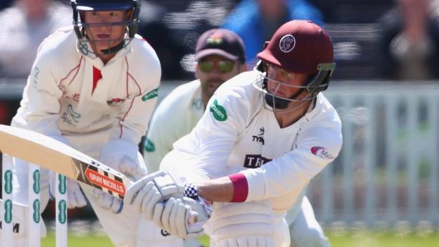 Trescothick ton sees Somerset to safety