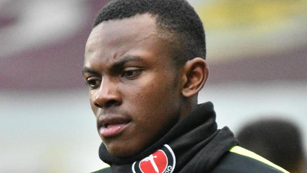 Charlton Athletic midfielder Regan Charles-Cook joins Solihull Moors on loan - BBC Sport