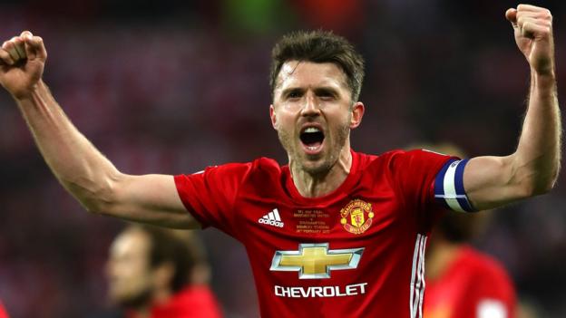 Michael Carrick: Man Utd midfielder ready to retire if no deal is offered