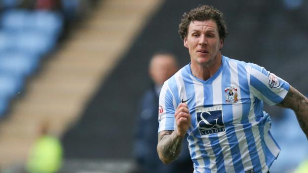 Darius Henderson: Mansfield Town sign ex-Watford and Sheffield United forward