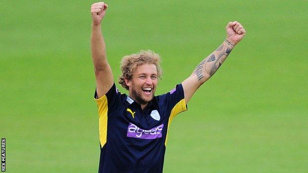 Gareth Berg All Rounder Signs New Hampshire Contract Until 2017 BBC