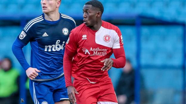 Nortei Nortey: Solihull Moors sign Wrexham defender on one-month loan
