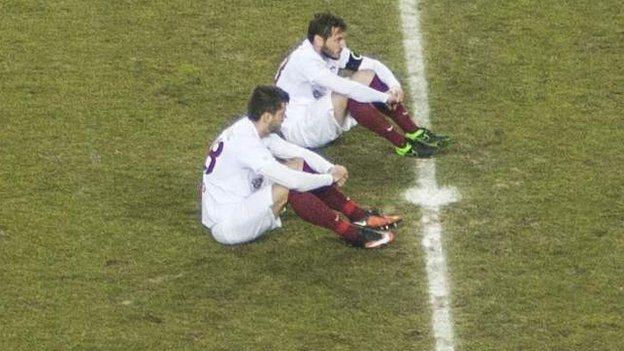 Footballers stage migrants protest