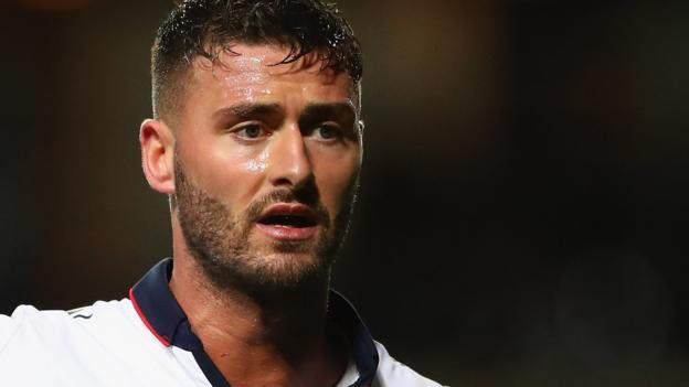 Gary Madine: Bolton Wanderers striker signs contract until 2019 - BBC - BBC Sport
