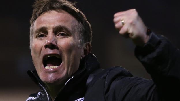 Phil Parkinson: Bolton Wanderers boss wants focus in League One promotion push - BBC Sport