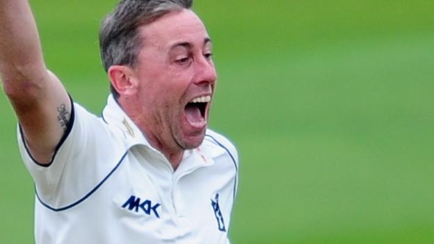 County Championship: Warwickshire and Lancashire both safe from relegation