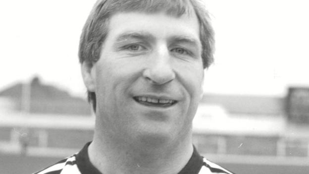 Mick Adams: Ex-Widnes rugby league captain dies, aged 65