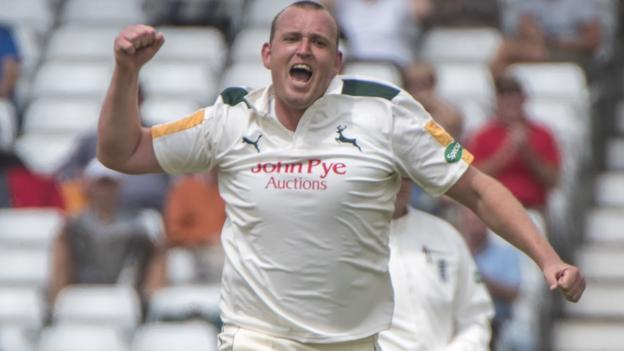 Sixteen wickets tumble at Trent Bridge