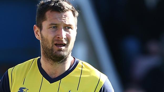 Phil Edwards: League One Bury bring in Burton full-back