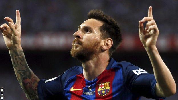 Lionel Messi agrees new Barcelona deal