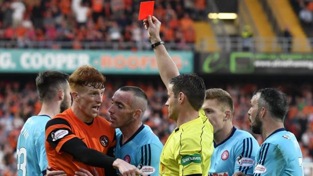 Murray sent off for diving as Dundee Utd held by Hamilton - report & higlights