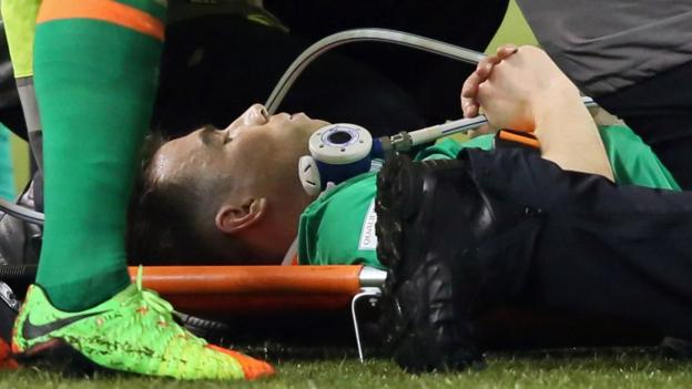 Republic & Everton defender Coleman has surgery on broken leg