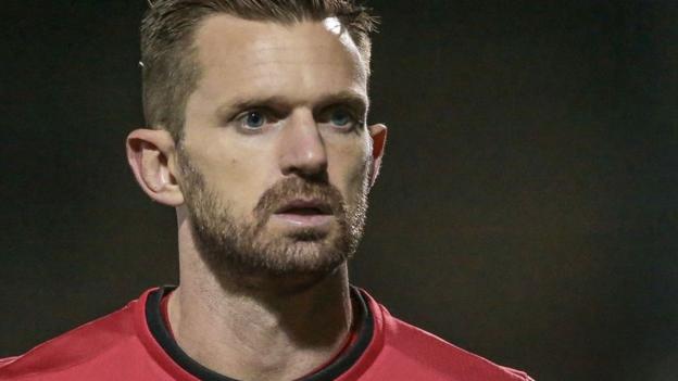 Mark Howard: Bolton Wanderers goalkeeper faces up to three months out - BBC News
