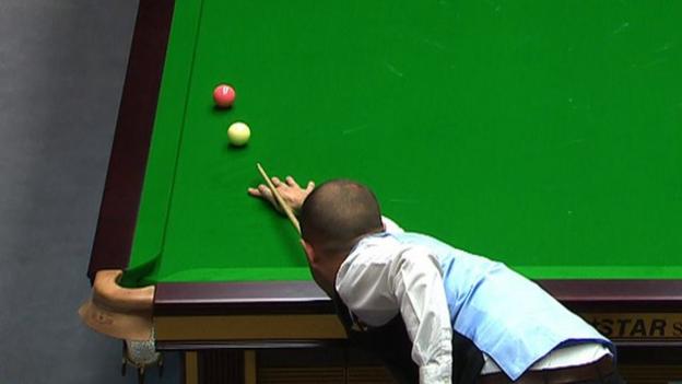 VIDEO: Hawkins pots brilliant pink at Masters