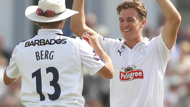 County Championship: Hampshire hand crushing defeat to Nottinghamshire