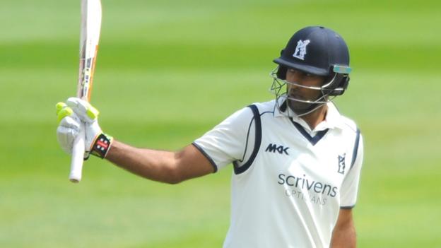 Varun Chopra joins Essex early from Warwickshire