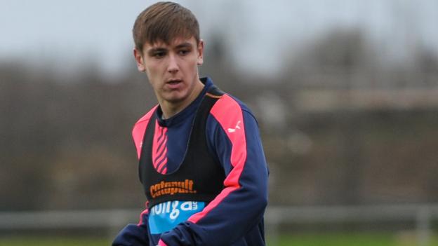 Blackpool sign Newcastle's Smith