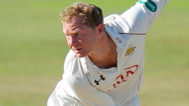 County Championship: Surrey bowlers dominate Warwickshire to earn victory