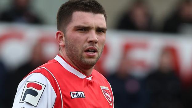 Alex Kenyon: Morecambe midfielder signs new contact