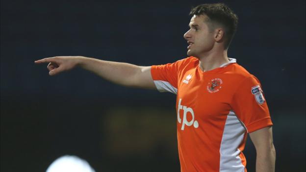 Eddie Nolan: Crewe Alexandra sign ex-Blackpool defender