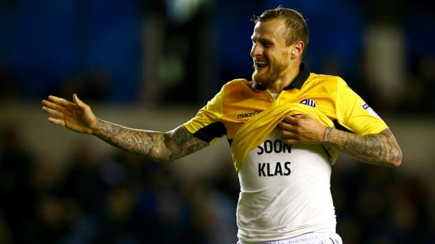 Bolton Wanderers: Gary Madine and David Wheater extend contracts
