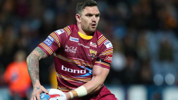 Super League: Huddersfield Giants 44-4 Warrington Wolves