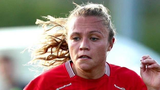 Claire Emslie: Manchester City Women sign Scotland forward from Bristol City