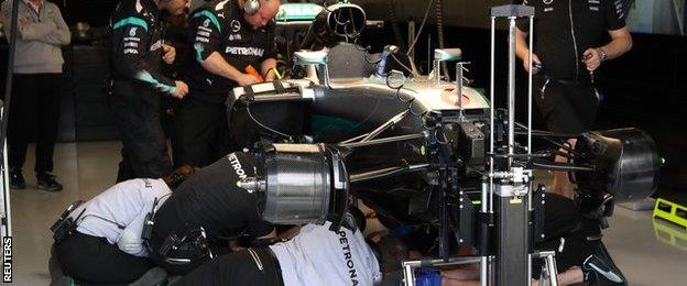 http://ichef.bbci.co.uk/onesport/cps/624/cpsprodpb/99D6/production/_90328393_rosberg_.jpg