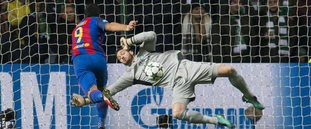 Craig Gordon detiene el disparo de Luis Suárez. FOTO: SNS Group/BBC.