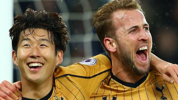 Kane leads Premier League golden boot race after hitting four at Leicester