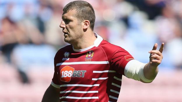 Tony Clubb: Wigan prop says doctor eased retirement fears after kidney removal