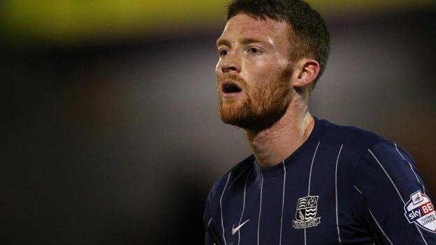 Fleetwood bring in defender Bolger
