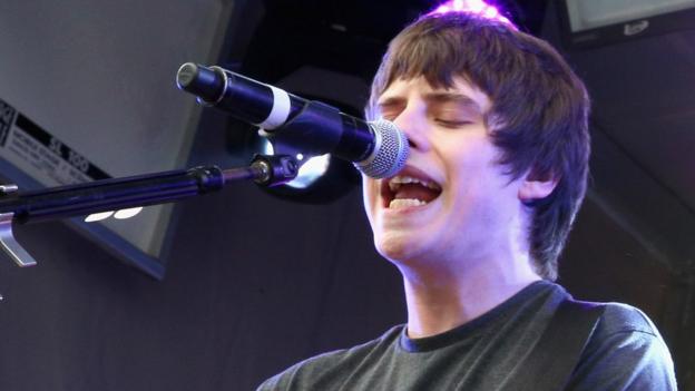 Jake Bugg: Notts County agree shirt sponsor deal with rock star