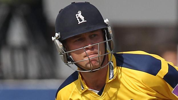 One-Day Cup: Jonathan Trott ton helps Warwickshire beat Yorkshire