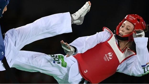 Rio Olympics 2016: GB's Jade Jones through to taekwondo semis