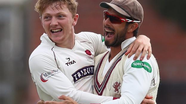 County Championship: Dom Bess boosts Somerset title hopes v Notts