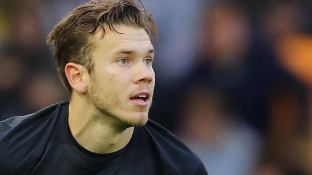 Chris Maxwell: Preston North End goalkeeper agrees new deal