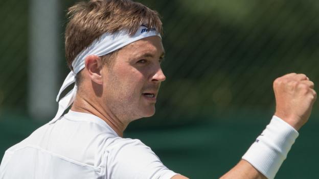 Wimbledon 2017: Marcus Willis beats Andrej Martin in first round of qualifying