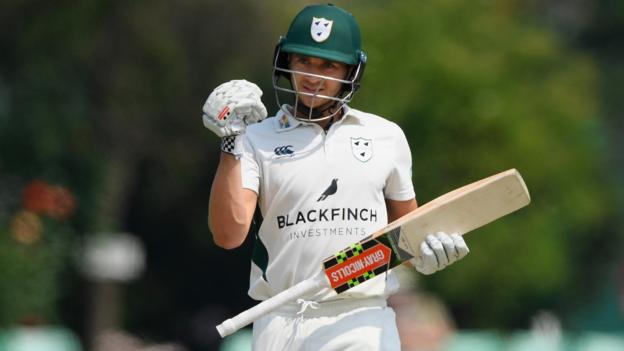 Worcestershire v Kent: Daryl Mitchell & Joe Clarke hit tons as Pears make 401 to win