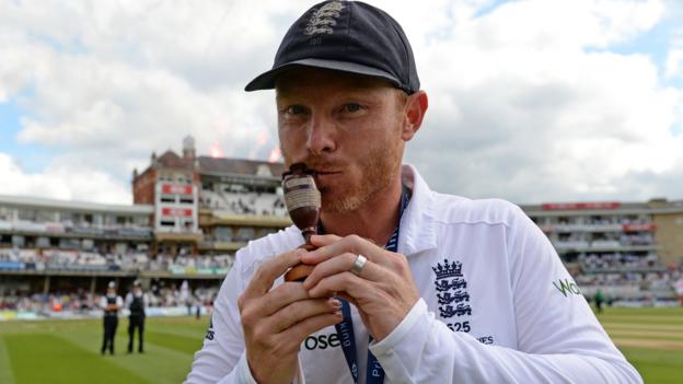 Ian Bell: England batsman signs new Warwickshire contract