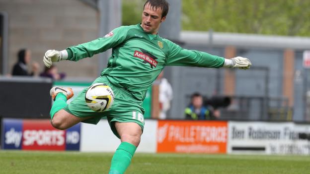 Blackpool re-sign goalkeeper Lyness