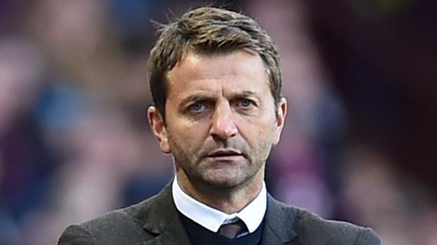 Ex-Villa boss Sherwood leaves Swindon